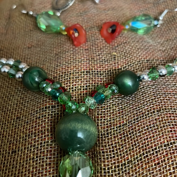 2/25 Handmade Christmas Cactus Inspired Beaded Choker & Earrings Gift Set - Picture 4 of 9